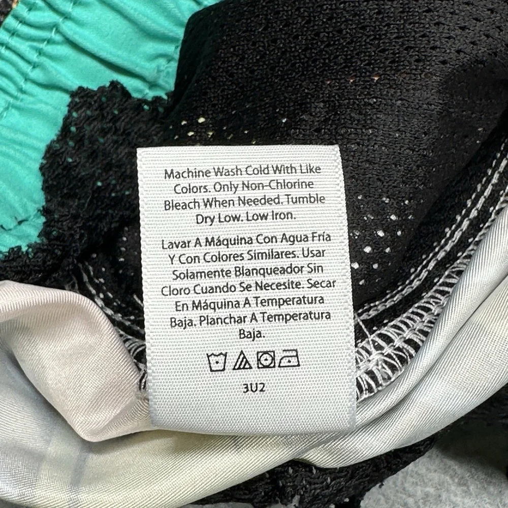 No Boundaries Mens Medium (32-34) 7